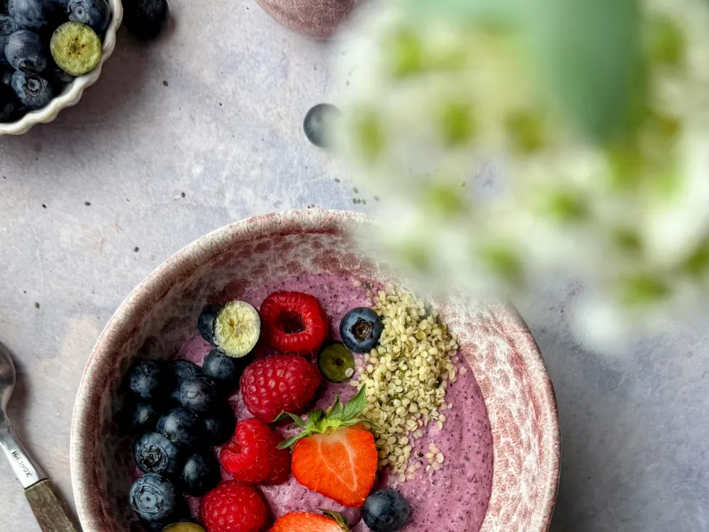 Beeren-Smoothie-Bowl mit Bunaroba Superfoods