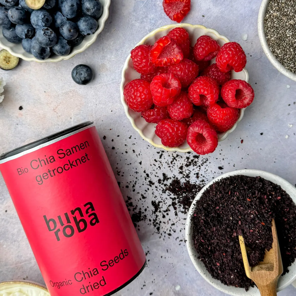 Bunaroba Bio Chia Samen mit frischen Beeren und Honig