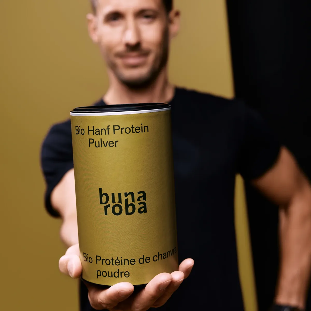 Mann mit Bunaroba Hanfprotein