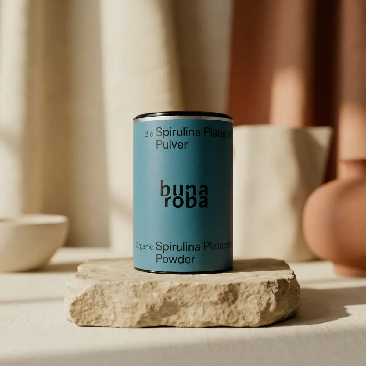 Bunaroba Bio Spirulina auf Steinuntergrund